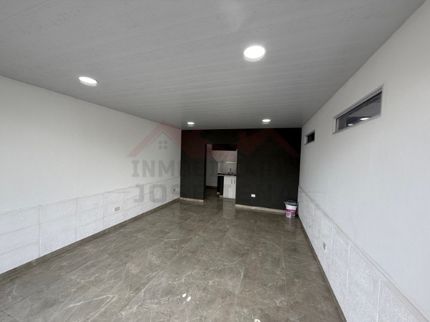 Local Comercial. A una cuadra del Centro de la Ciudad! - Calle Tomas Guido e/ Soloeta y Saavedra.